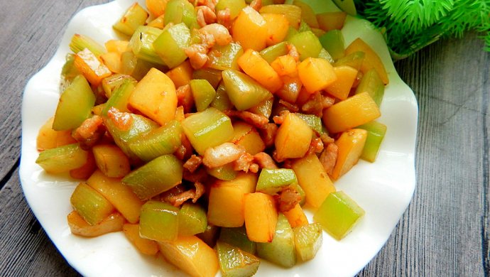 莴笋土豆炒肉丁