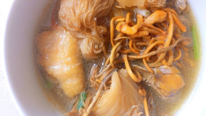 猴头菇竹荪虫草花鸡汤