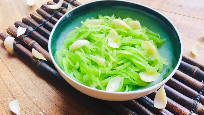 秋日润肺就靠它,莴苣炒百合,清爽简单易上手