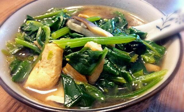 单人食谱:菠菜鸡片鸡菇汤