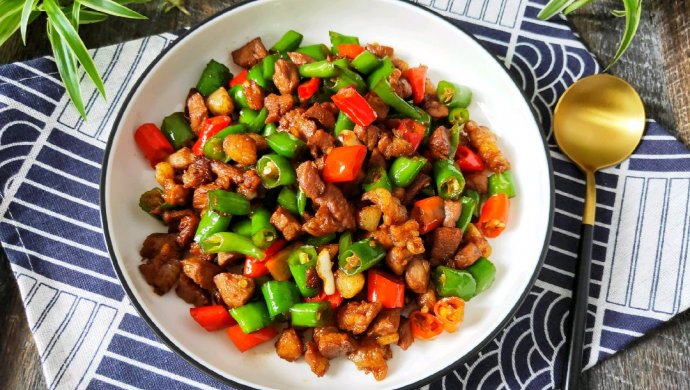 杭椒炒肉丁