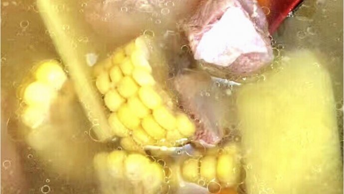秋季养生汤-慢炖肉排配佛手玉米胡萝卜