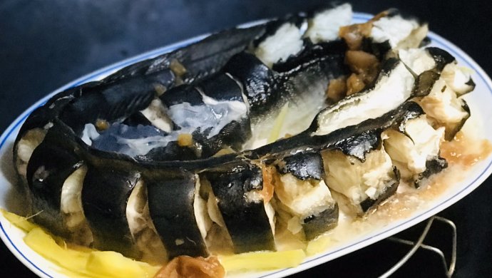 潮州菜――酸梅蒸乌耳鳗