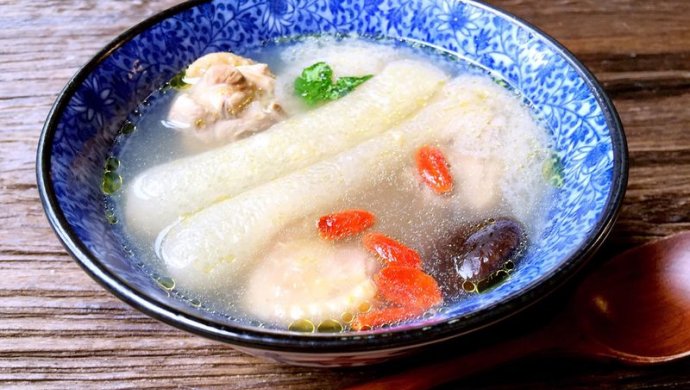 去燥败火的竹荪土鸡汤