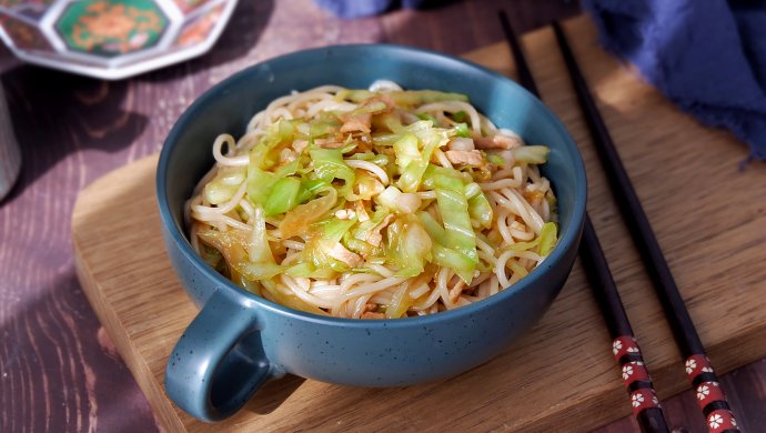 圆白菜肉丝炒面
