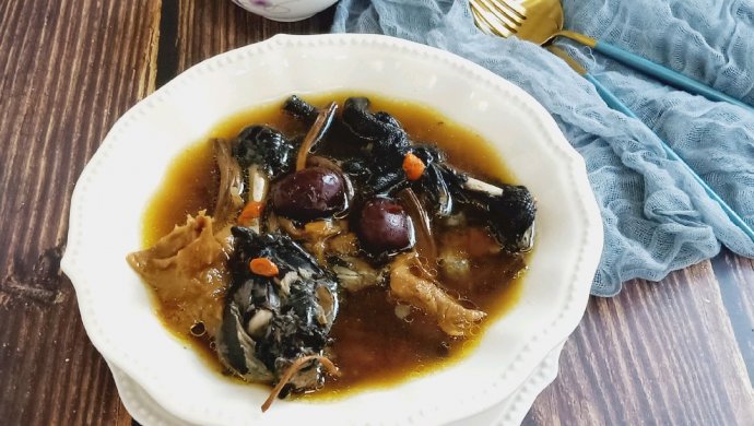 茶树菇红枣乌鸡汤