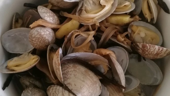花甲茶树菇煲