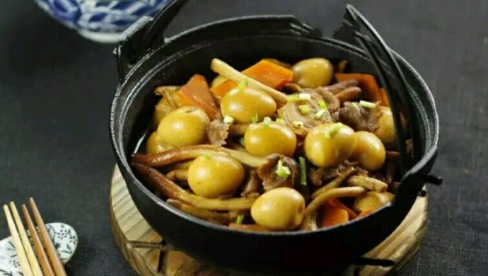 茶树菇烧鹌鹑蛋