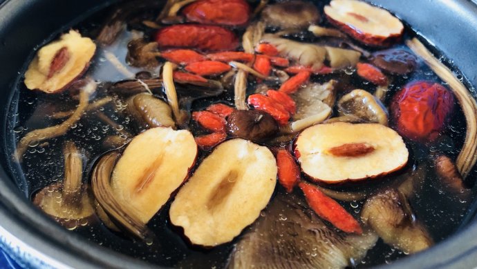 茶树菇鸡汤