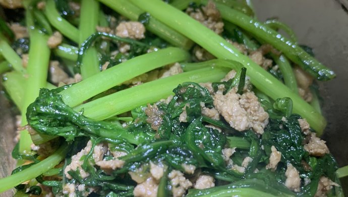 快手小炒~肉沫茼蒿