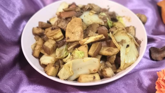 五花肉焖冬笋大白菜