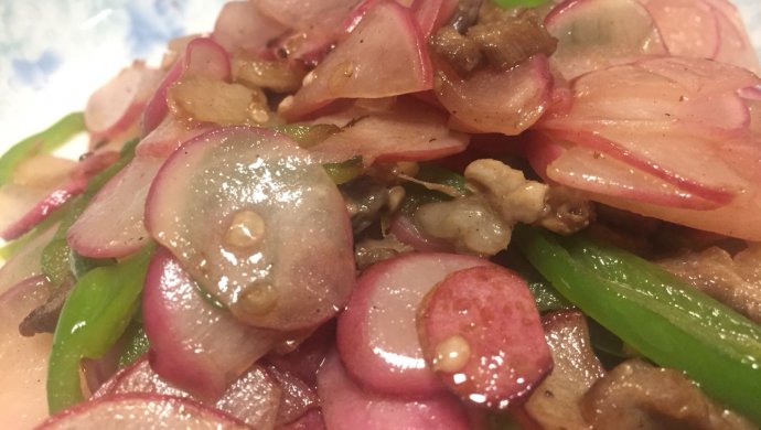 青椒水萝卜炒肉