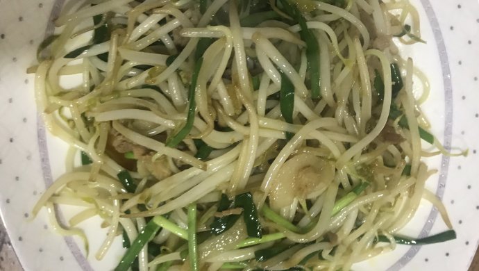 绿豆芽炒韭菜肉丝美肌肤利湿热降血脂软化血管