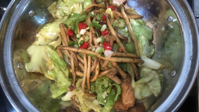 干锅茶树菇包菜