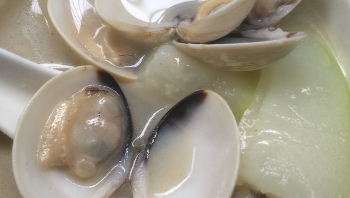 鲜得掉眉毛得快手生滚汤____节瓜鲫鱼白贝汤