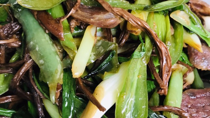 干茶树菇炒灌肠