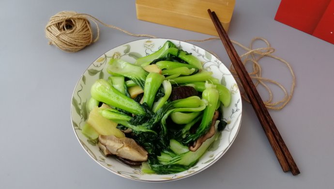 脆嫩香菇菜心
