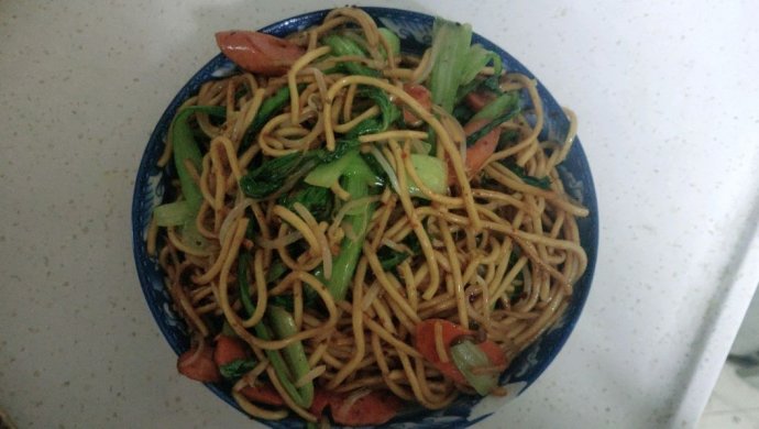 火腿肠青菜绿豆芽炒面