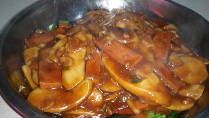 鸡腿菇烧火腿肠