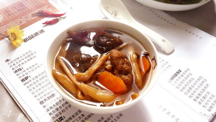 黄花菜木耳咸骨汤