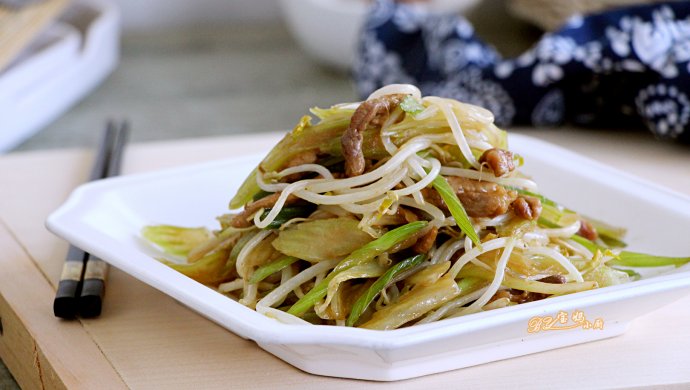 绿豆芽炒芹菜
