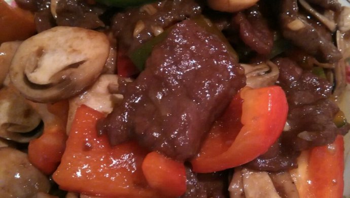 嫩滑牛肉草菇