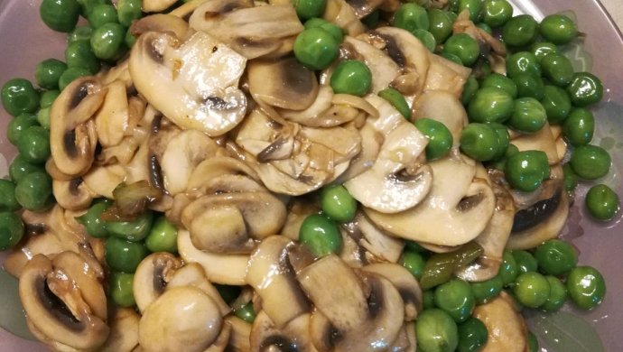 豌豆炒口蘑（5分钟快手菜）