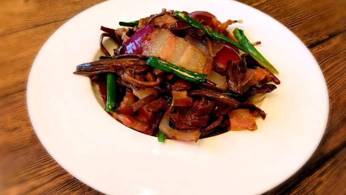 茶树菇焖腊肉