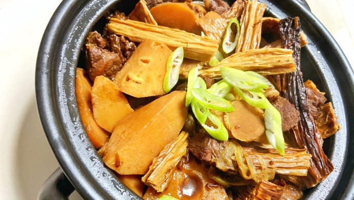 砂锅冬笋焖羊肉（空炸腐竹版）