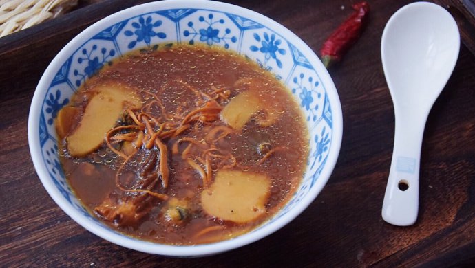 松茸羊肚菌乌鸡汤