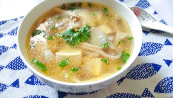 秀珍菇豆腐瘦肉汤