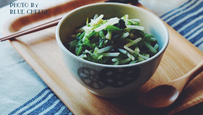 腌渍萝卜缨子炒绿豆芽
