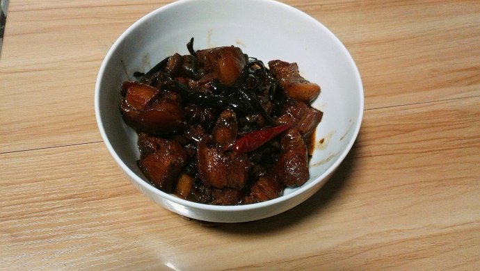 东北榛蘑炖红烧肉