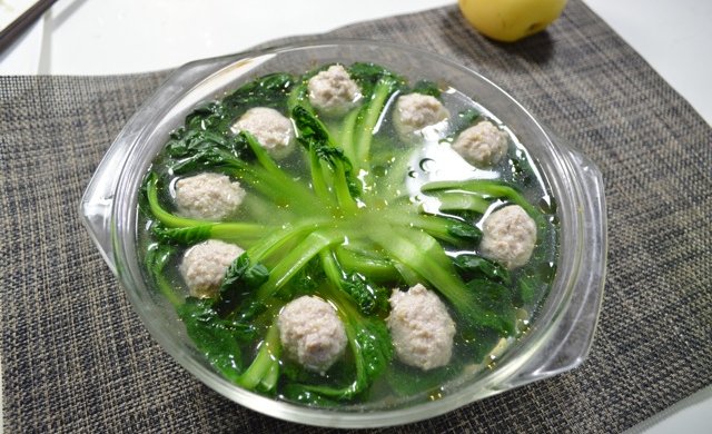 塌菜苗汆丸子