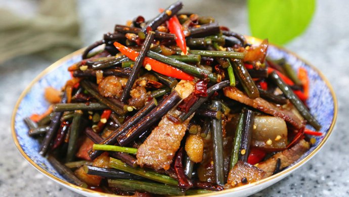 腊肉炒蕨菜