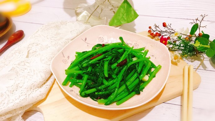清炒茼蒿