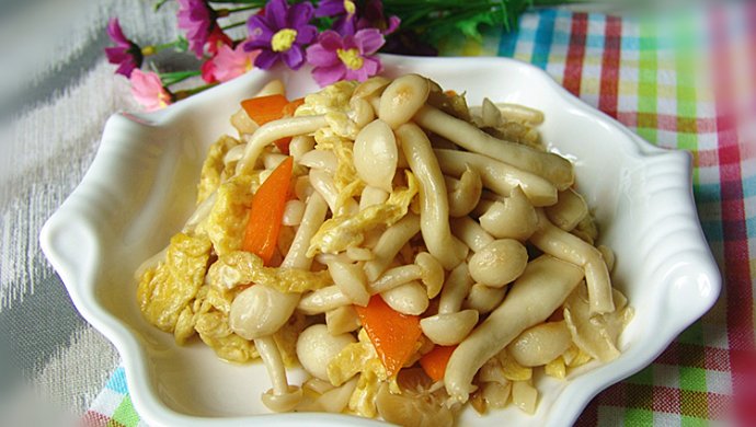 海鲜菇炒鸡蛋