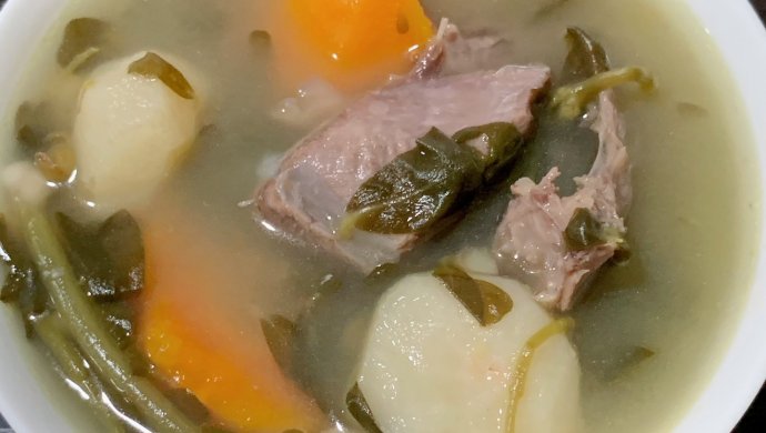 清热祛湿解毒老鸽薏米绿豆马蹄马齿苋胡萝卜汤。