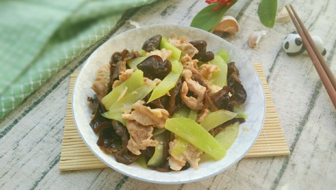 莴笋云耳炒肉片