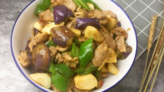 茭白茄子炒肉片――不是地三鲜，胜似地三鲜！