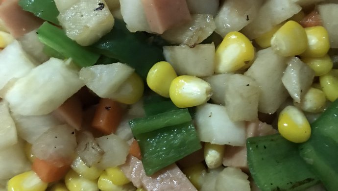 春天的色彩--火腿肠沙葛玉米红萝卜辣椒粒
