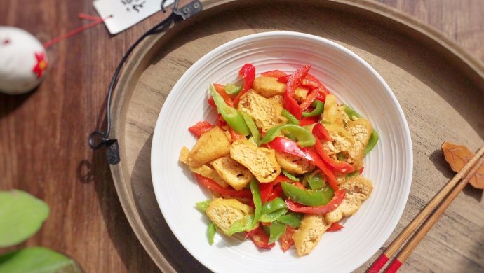下饭菜之尖椒芹菜炒炸豆腐块
