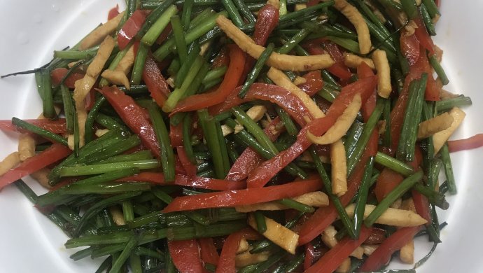 韭菜花炒辣椒和鸡胸片