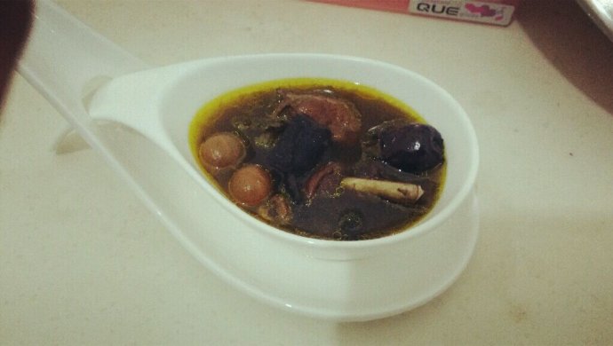 首乌黑豆红枣桂圆煲鸡