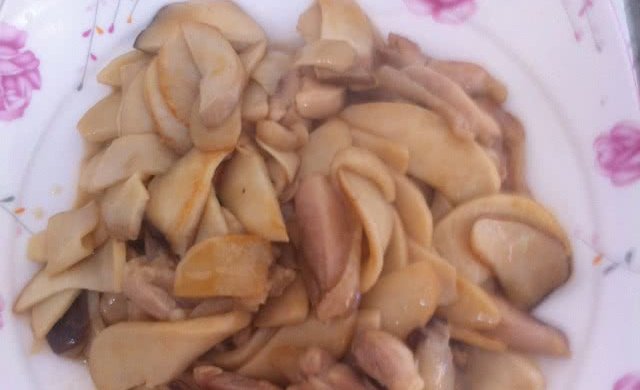 鸡腿炒鸡腿菇
