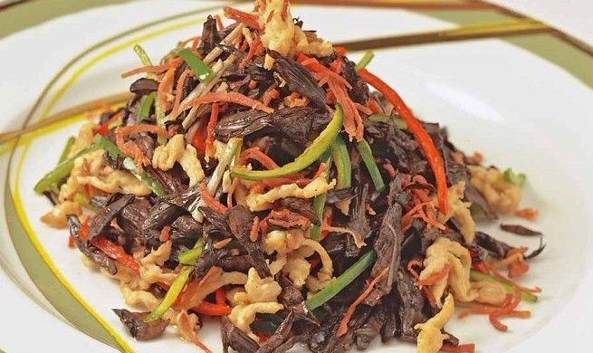 鸡火丝炒干巴菌