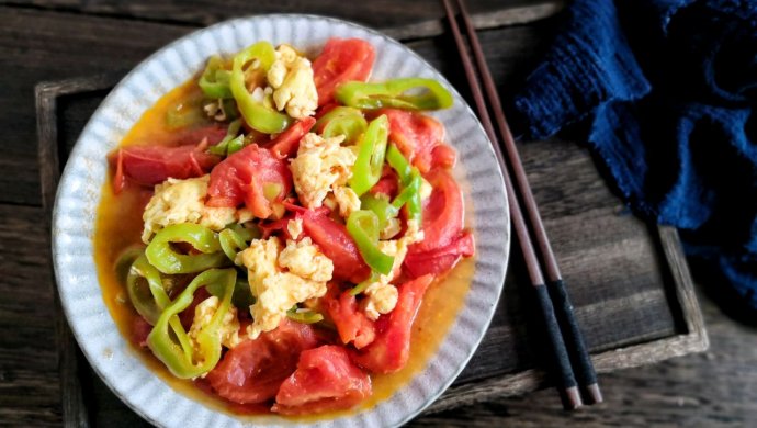 西红柿尖椒炒鸡蛋