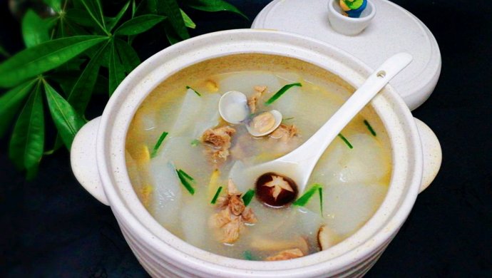 青蛾萝卜蟹味菇骨头汤