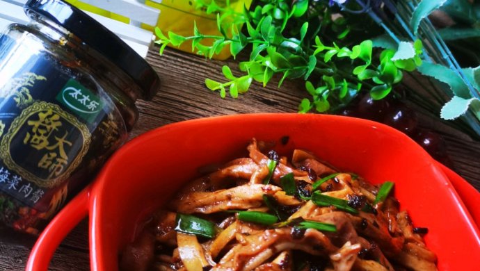 梅菜肉酱炒猪肚丝。