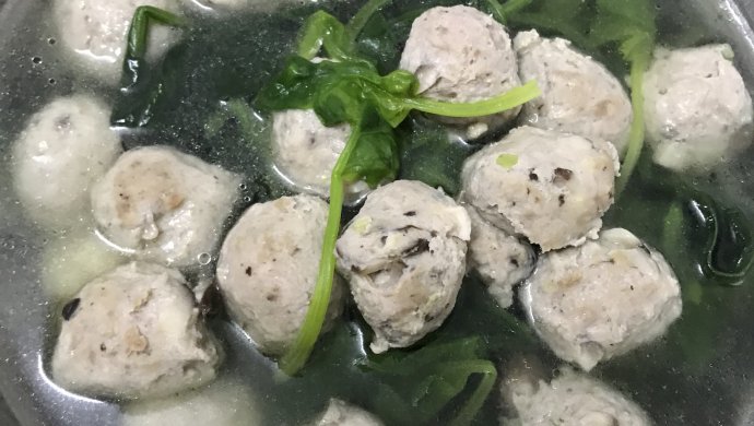 冬菇猪肉丸菠菜汤